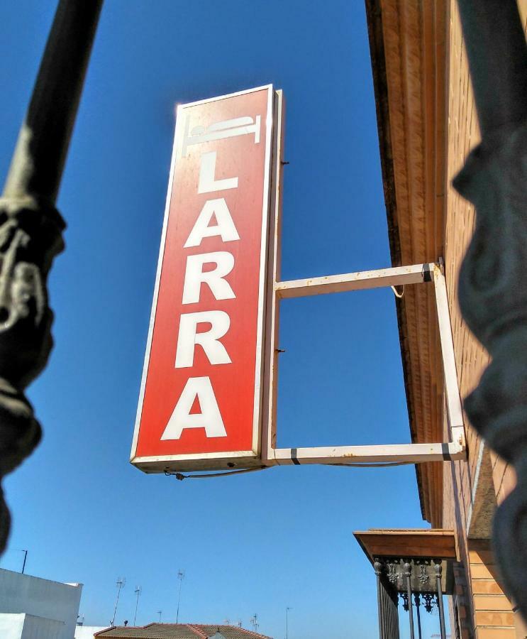 Pension Larra Mairena De Alcor Exterior photo